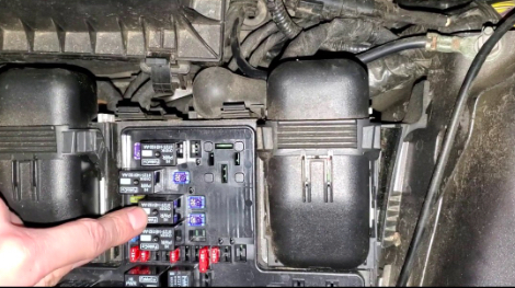 How to Replace the Starter on a 2007 Ford Fusion